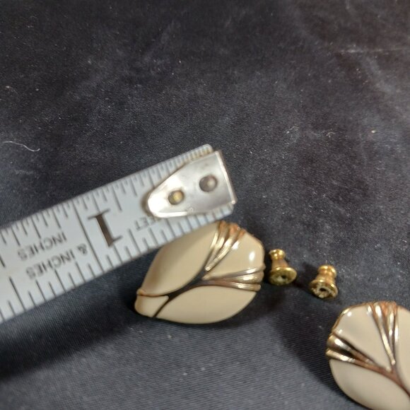 Vintage 80's Gold Tone Cream Enamel Women's Piercing Earrings - Picture 6 of 9